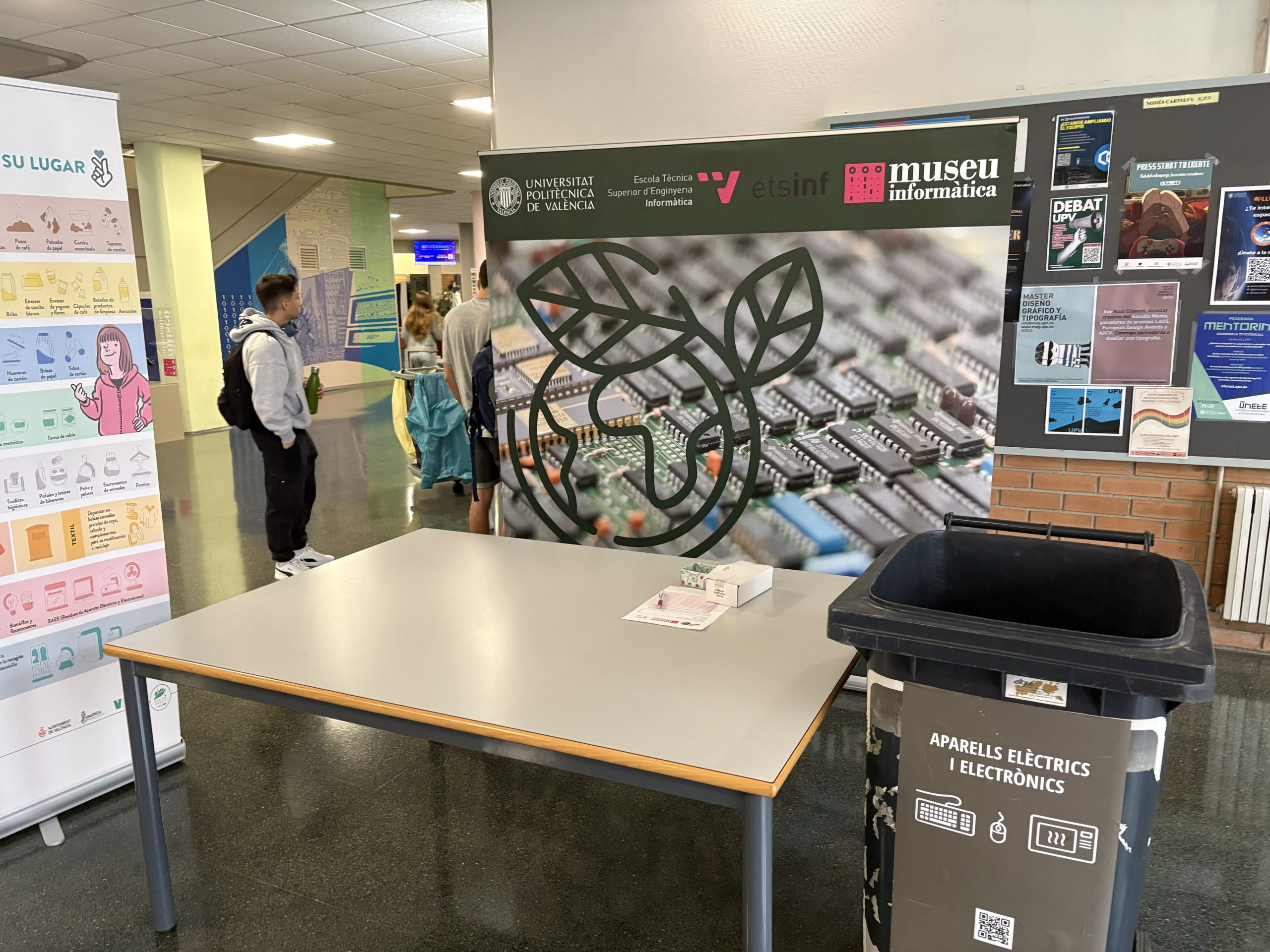 Stand del Museo de Informática en el Mes del Medio Ambiente.