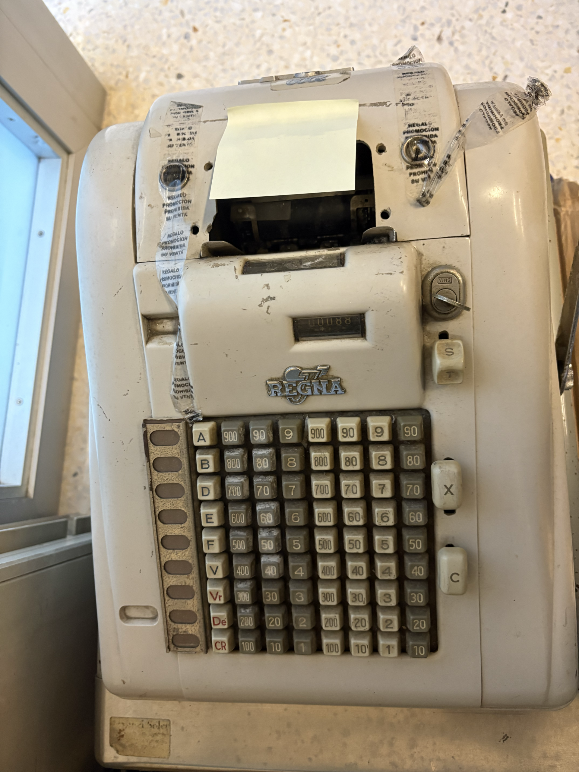 Máquina registradora REGNA 2000.